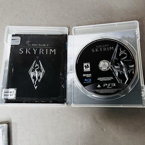 The Elder Scrolls V: Skyrim (PlayStation 3, 2011) - Picture 3 of 4
